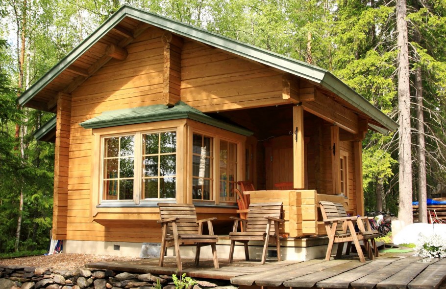 Маленький домик с бассейном