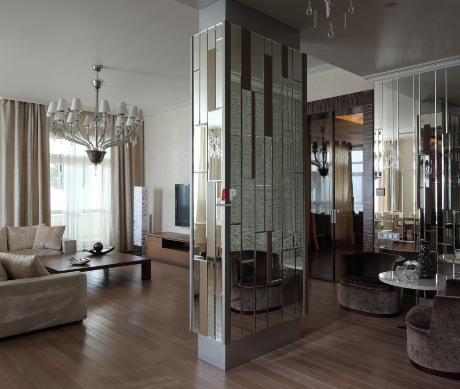 Зеркальная колонна