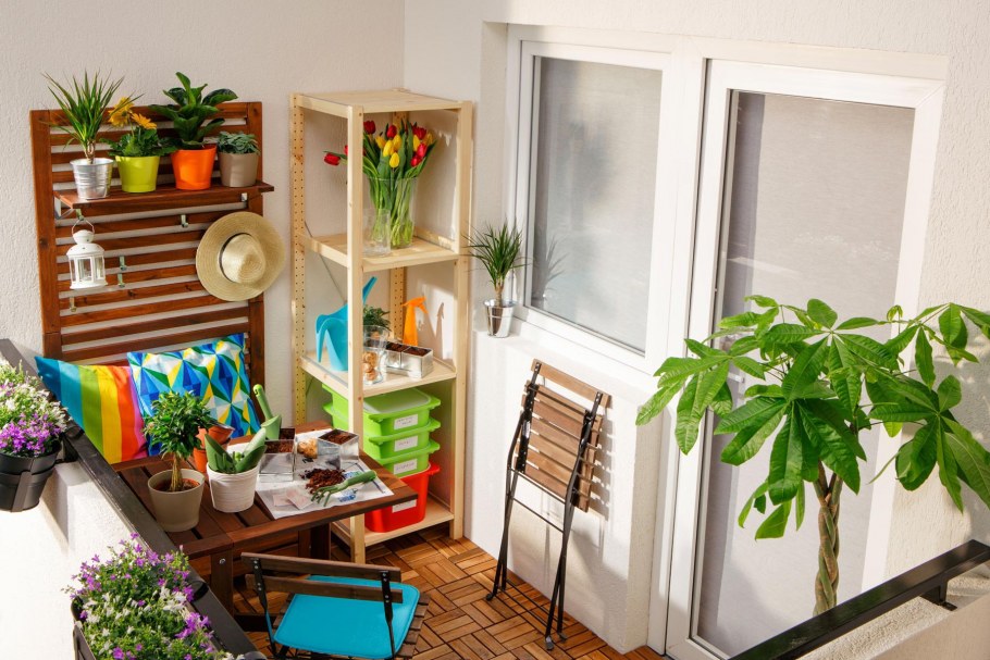 Уютный маленький балкон