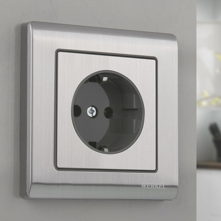 Розетка двойная с заземлением (глянцевый никель) wl02-SKG-02-ip20 Werkel