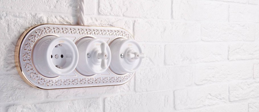 Легранд Валена белый в интерьере