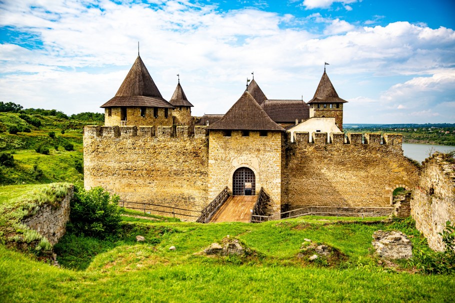 Хатынская крепость на Днестре
