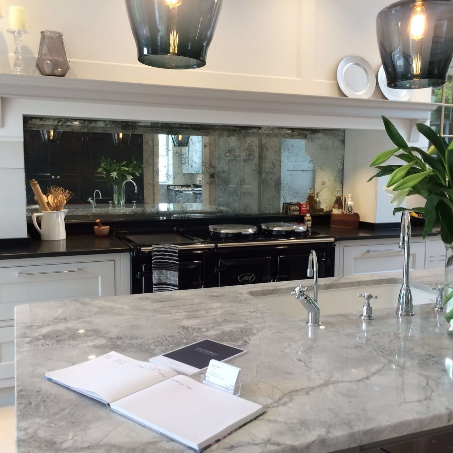 Зеркальный фартук