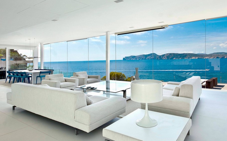 Гостиная с видом на море