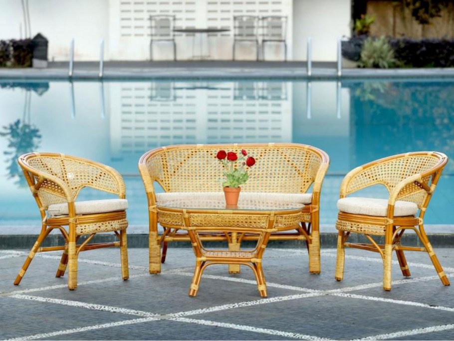 Стол Неаполь из ротанга