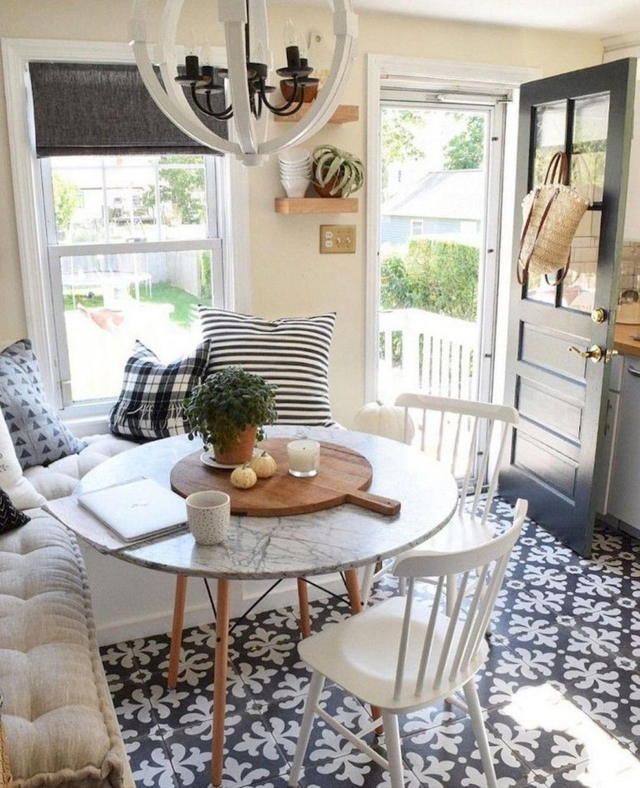 Уютная зона на маленькой кухне