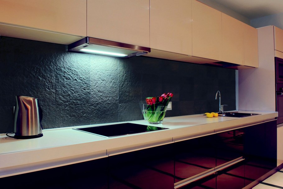 Глянцевый фартук для кухни