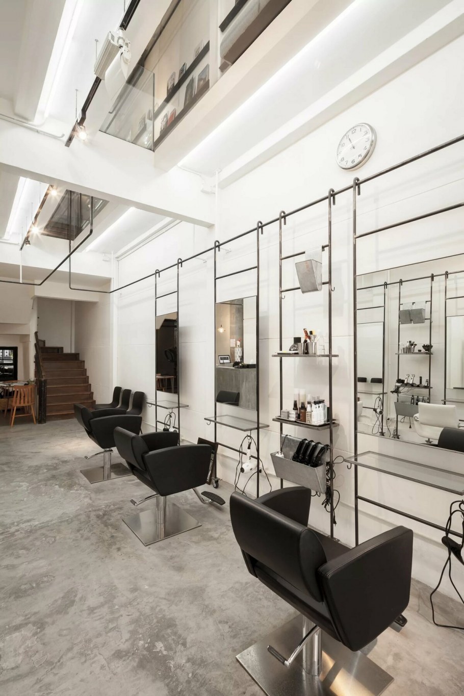 Интерьер современной парикмахерской