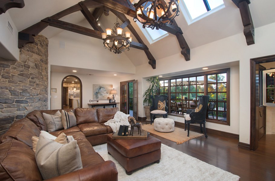 Ресторан в стиле камня и дерева