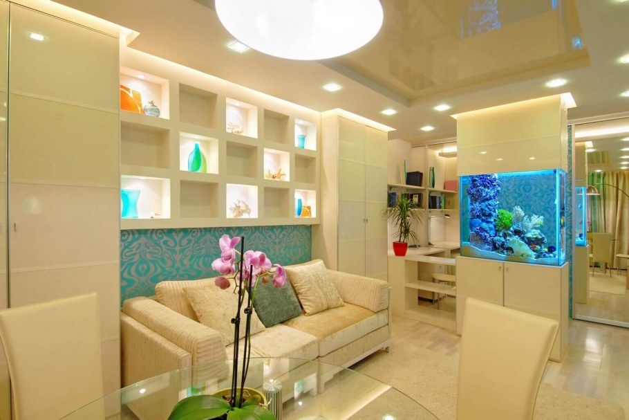 Большой аквариум в интерьере