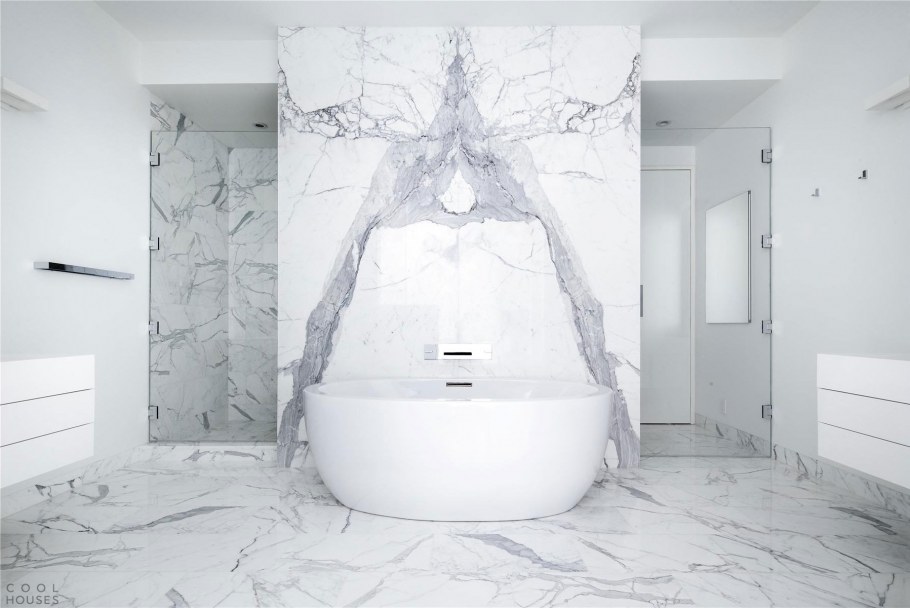 Интерьер из белого мрамора