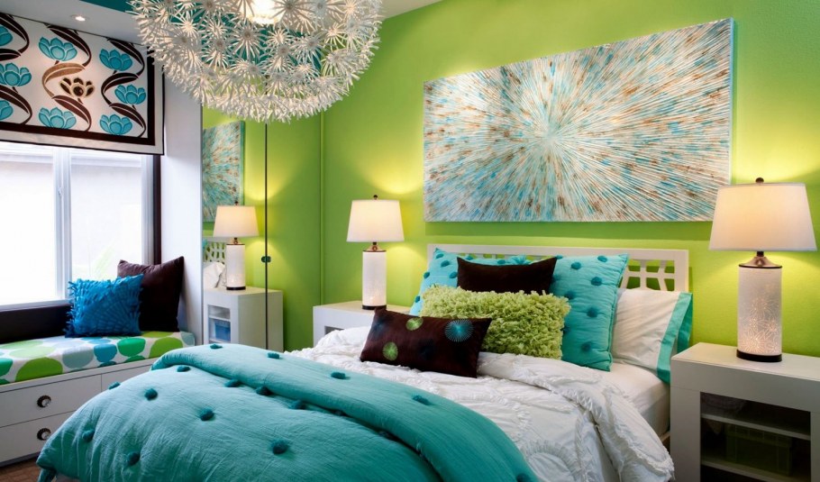 Спальня в ярких тонах