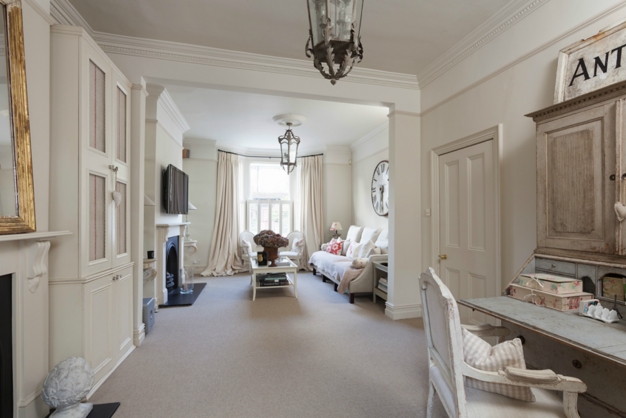 Кухня гостиная во французском стиле