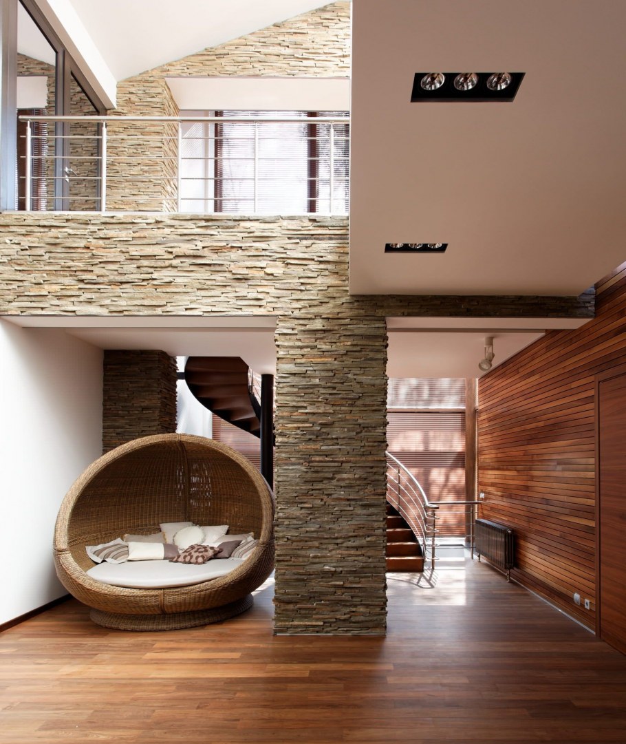 Дерево и камень в интерьере квартиры