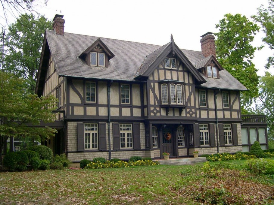 Стиль Тюдор (Tudor Revival Cottage)