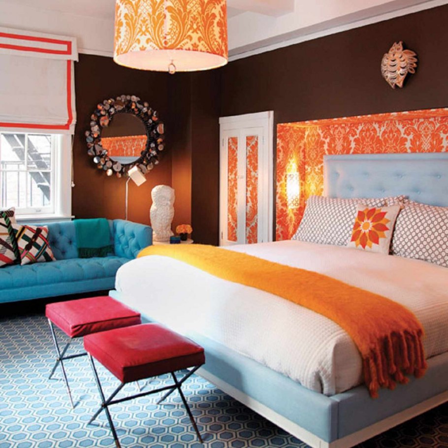 Терракотовый диван в интерьере