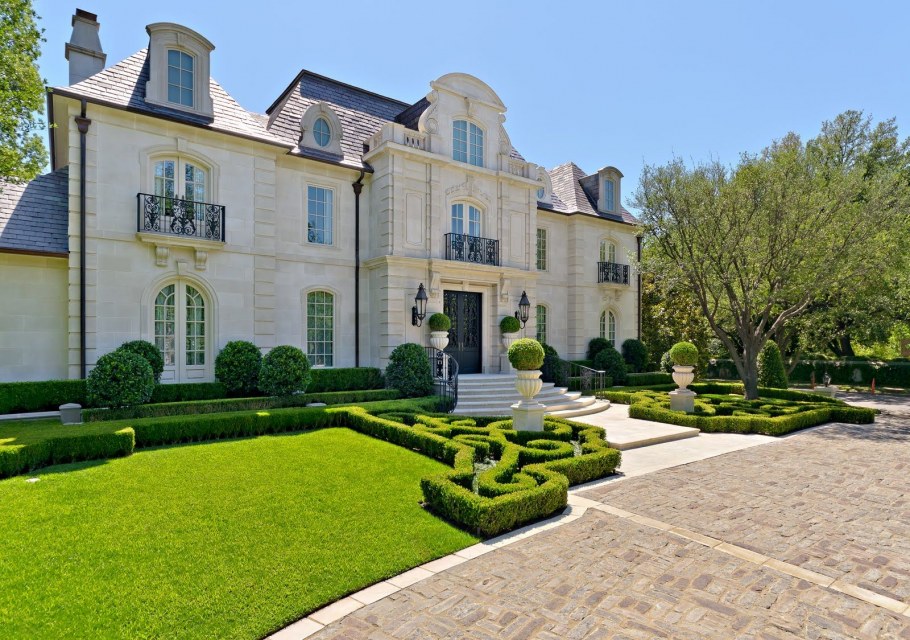 Лестница в классическом интерьере