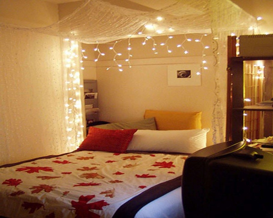 Свечи на подносе в интерьере