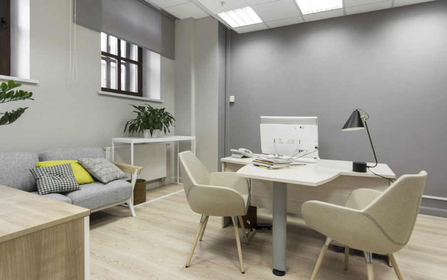 Яркая гостиная в современном стиле