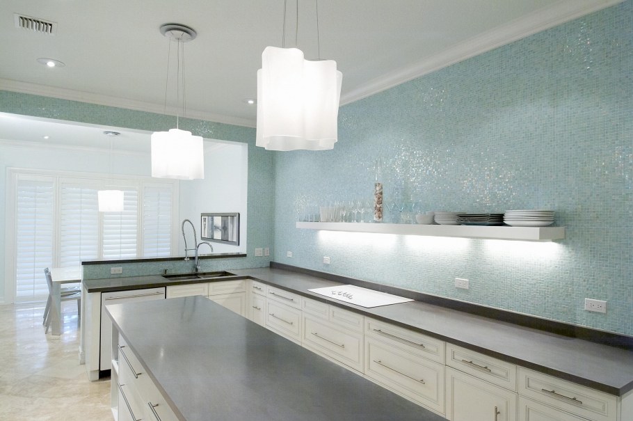 Кухонный гарнитур без навесных шкафов