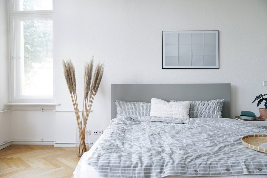 Серая стена светлая