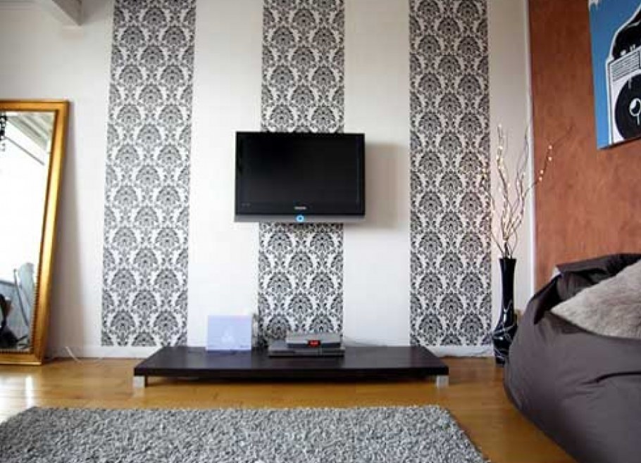 Оклейка стен разными обоями