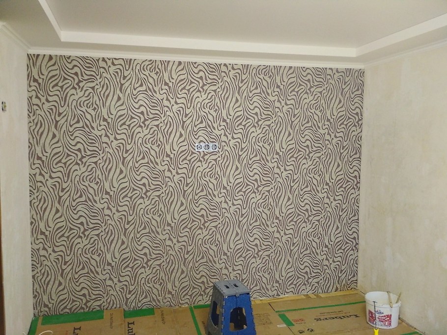 Интересные варианты поклейки обоев