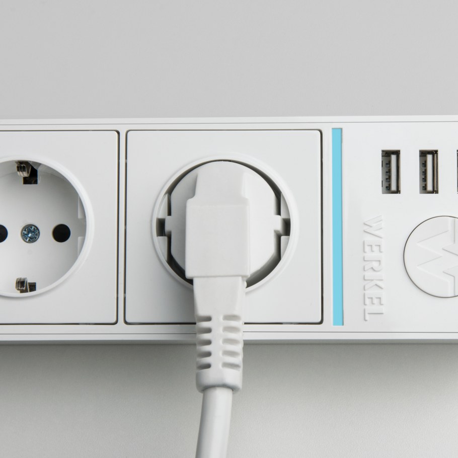 Розеточный блок Werkel wl20-04-03 / розеточный блок 4-х местный + 3 USB белый