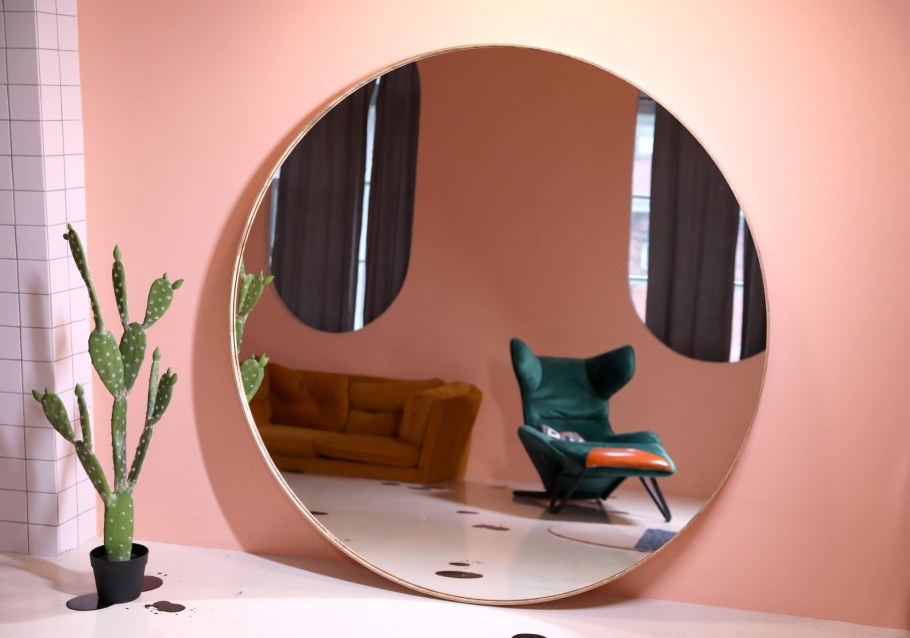 Круглое зеркало в интерьере