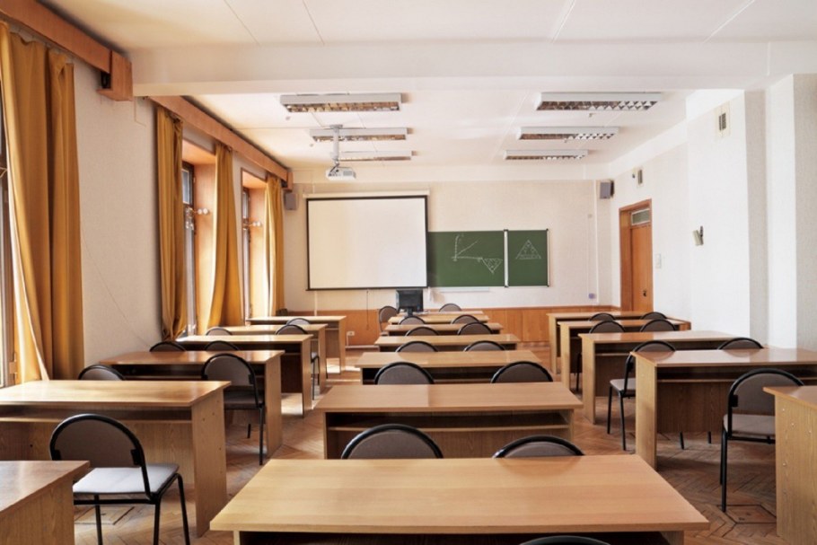 Парты в школе