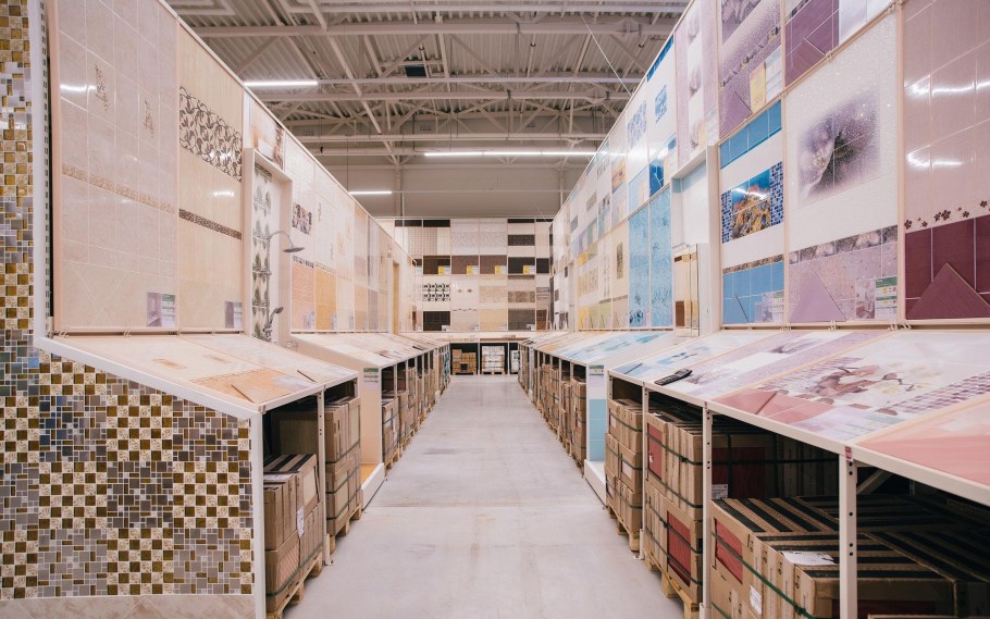 Обои из Леруа в интерьере гостиной