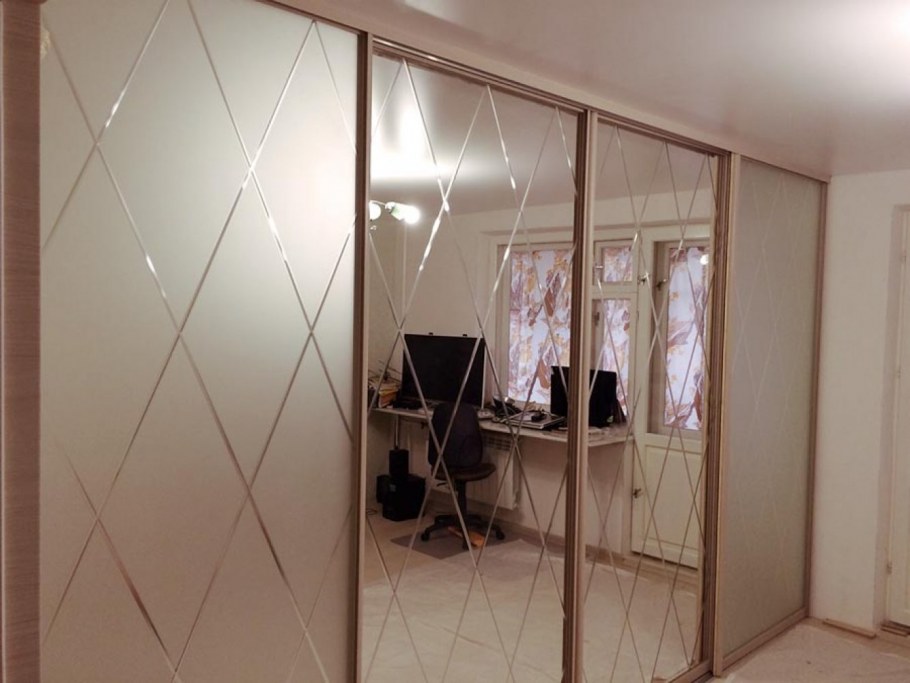 Зеркало с фацетом в прихожей