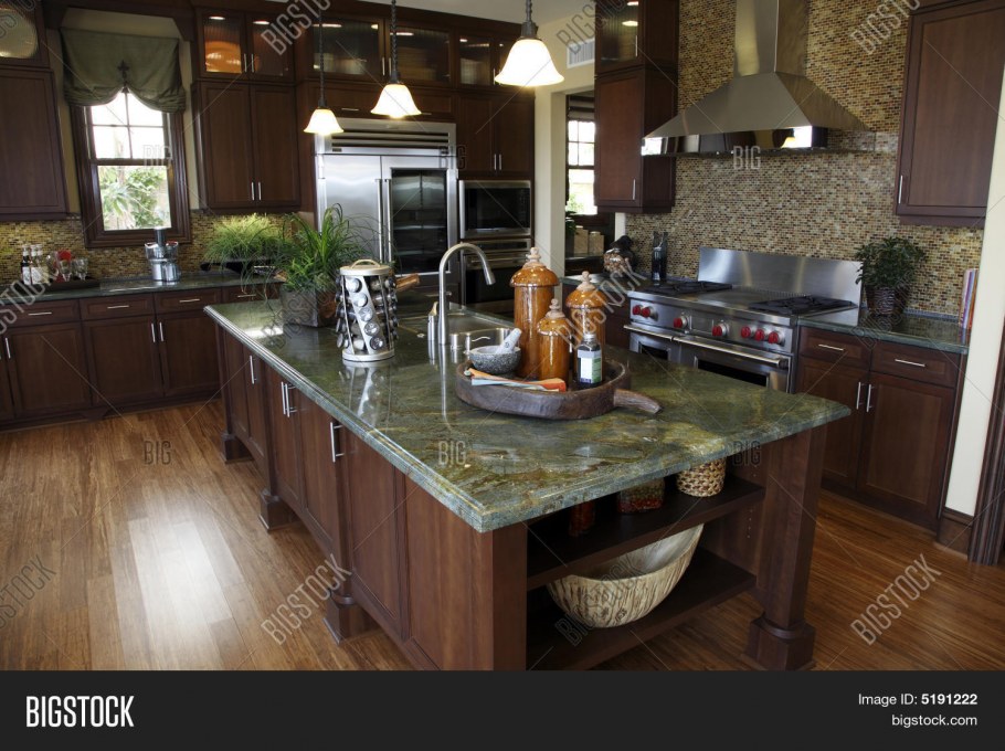 Зелёная столешница для кухни