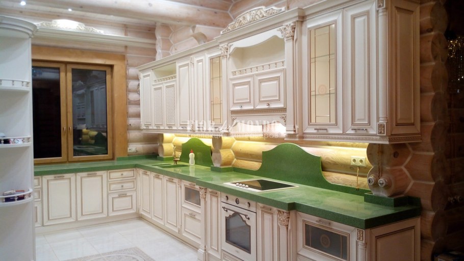 Кухни классические зеленая столешница