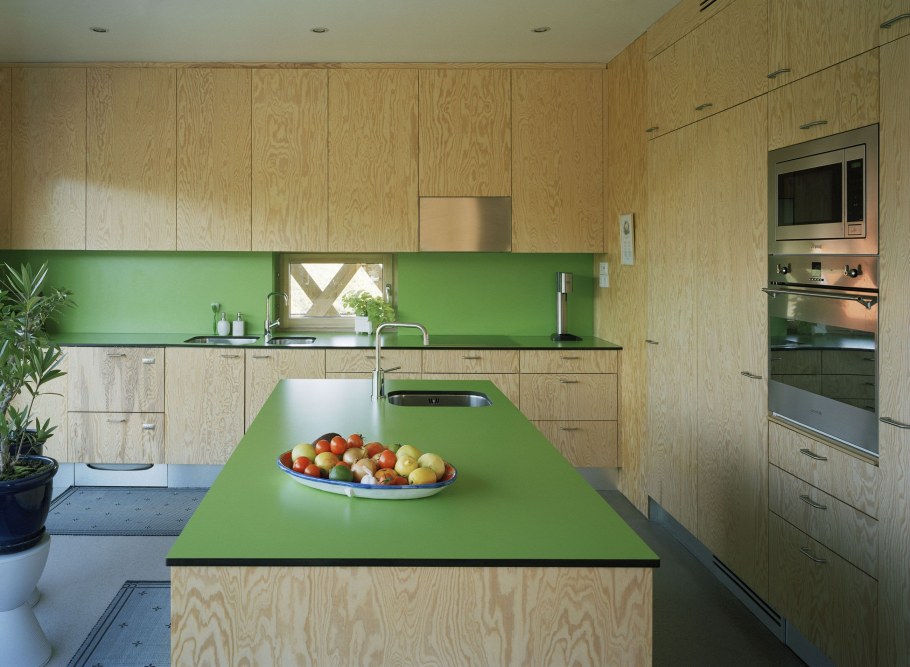Corian grape Green