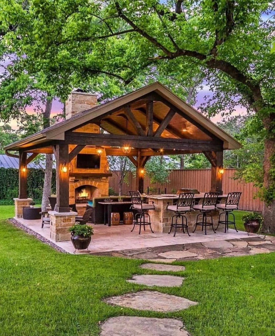 Пергола патио с мангалом