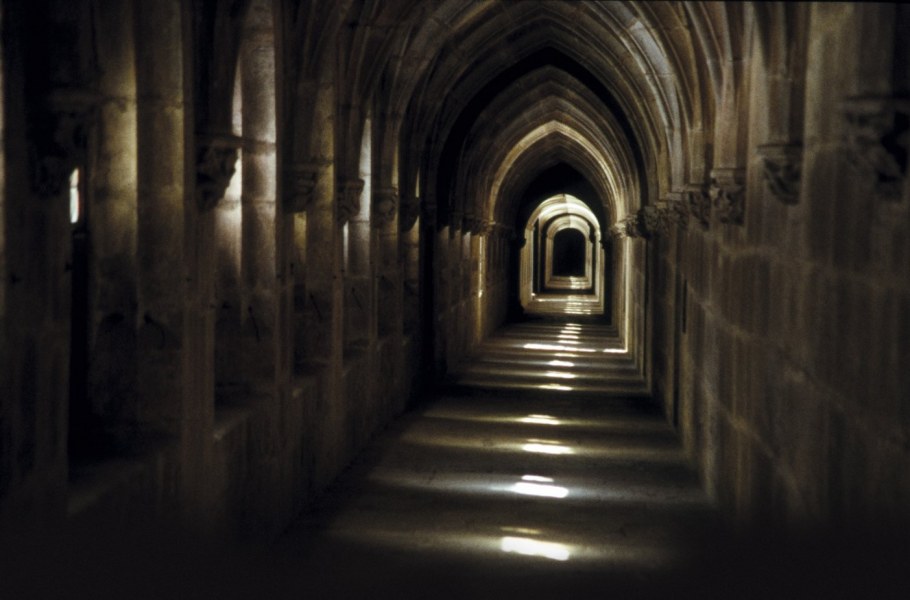 Темный коридор тюрьмы Вентворт