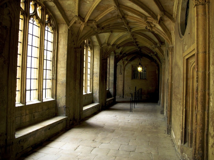 Шильонский замок Темница