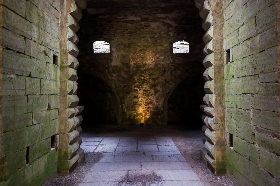 Аниме тёмный дворецкий поместье коридор