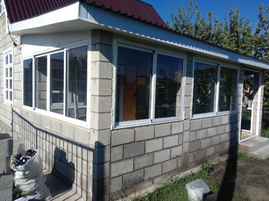 Пристройка к дому из кирпича