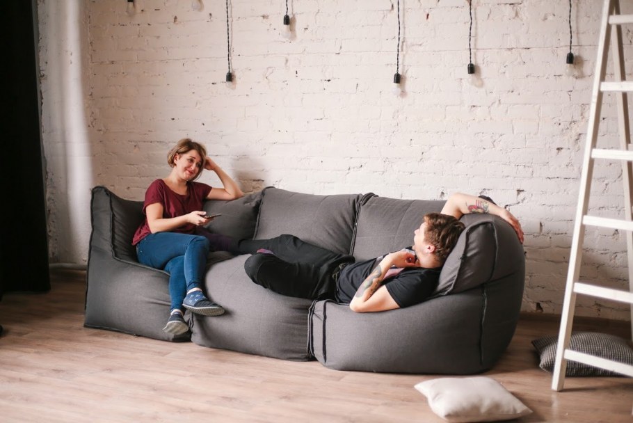 Диван с гранулами