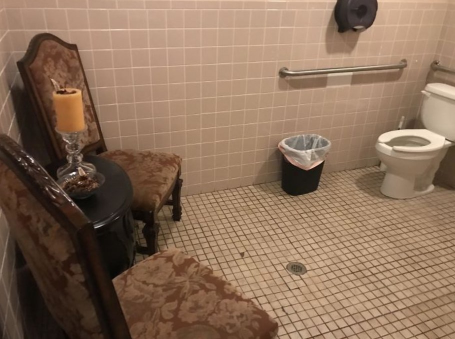 Туалетная комната ужасная