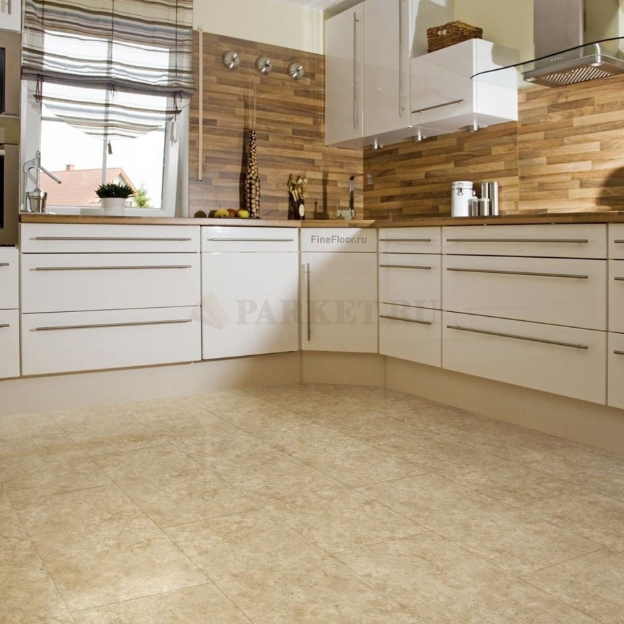 Кухня с кафелем светло-коричневым