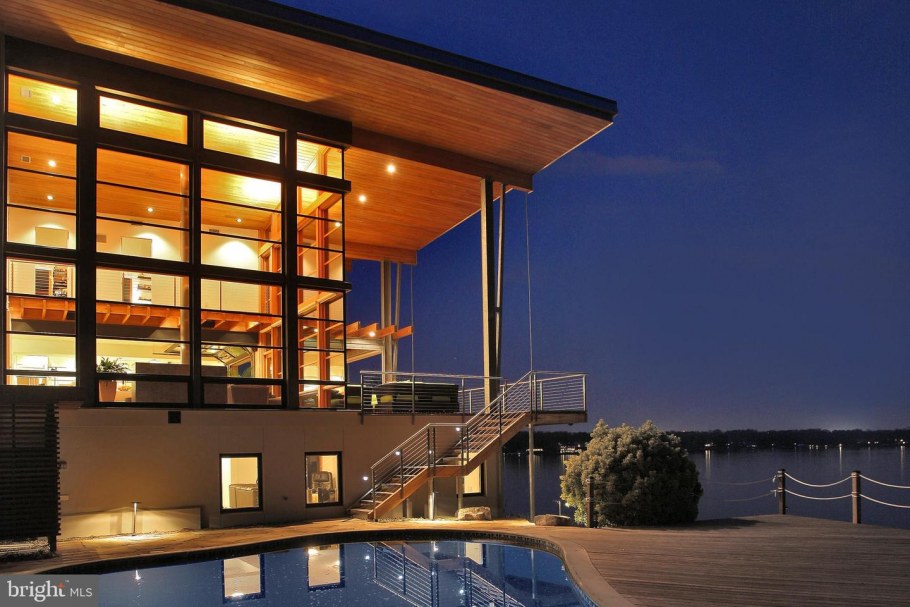 Красивый стильный дом