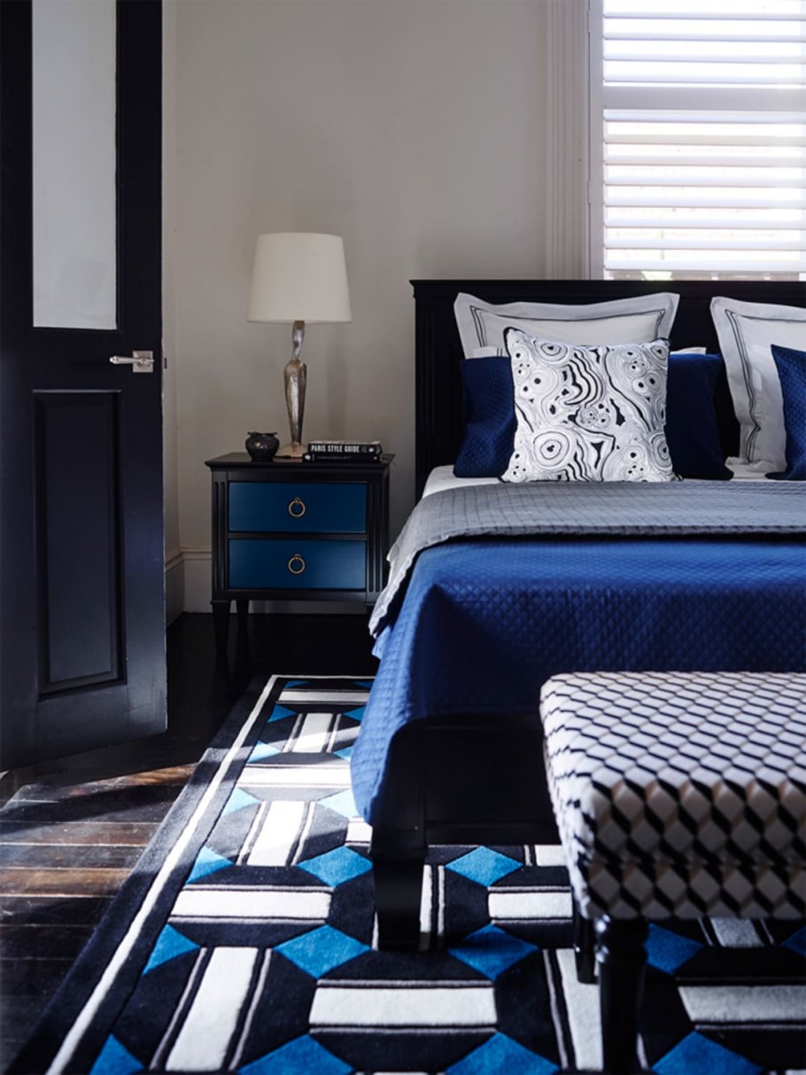 Ковер в зале диван камин