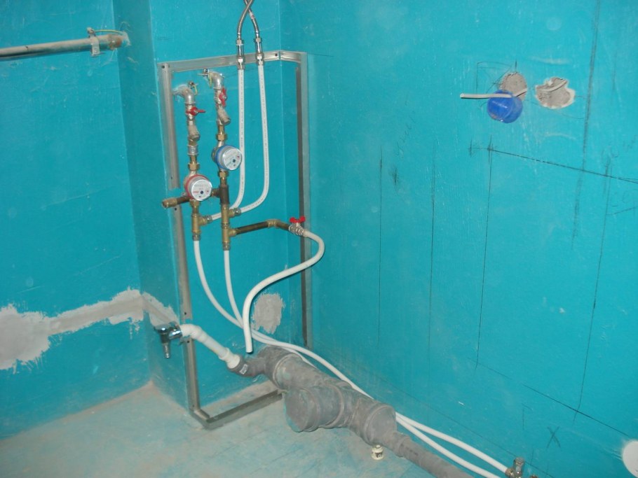 Ревизионный люк в туалете 100х80