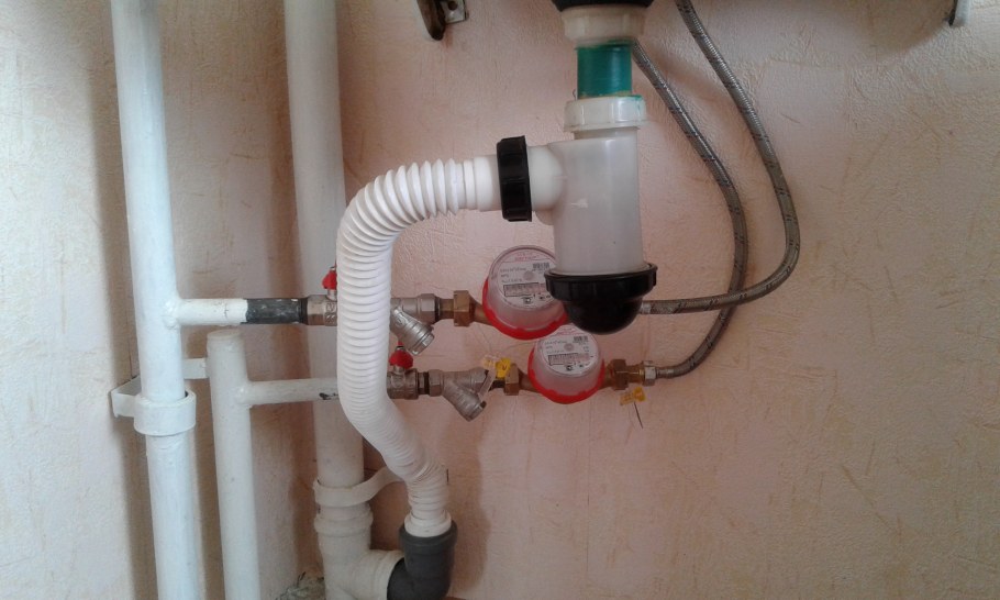 Счетчики под ванной