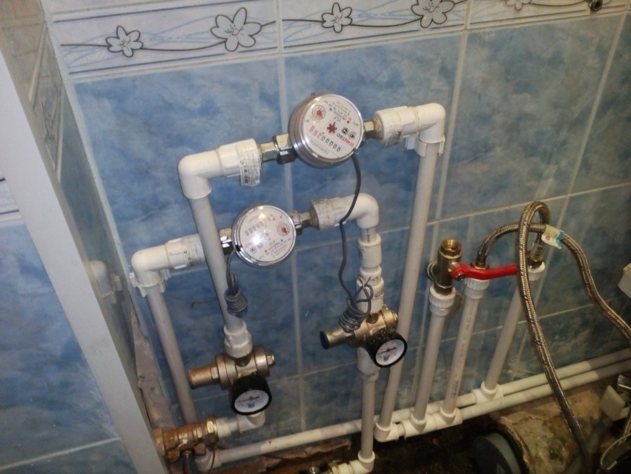 Трубы в ванной