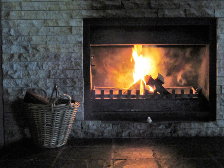 Костёр камин на природе