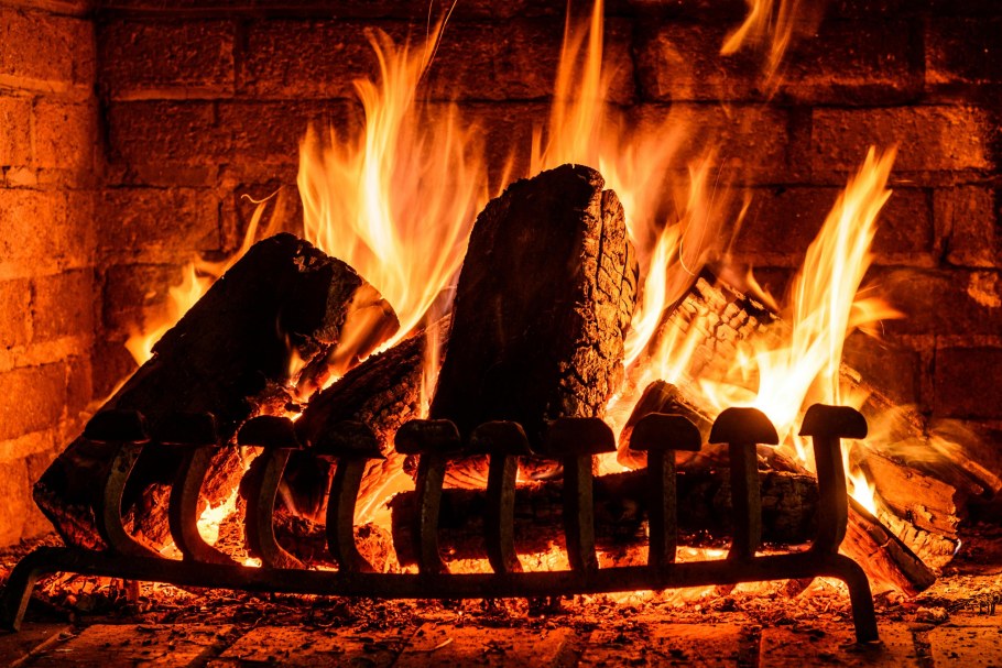 Обои на рабочий стол огонь в камине